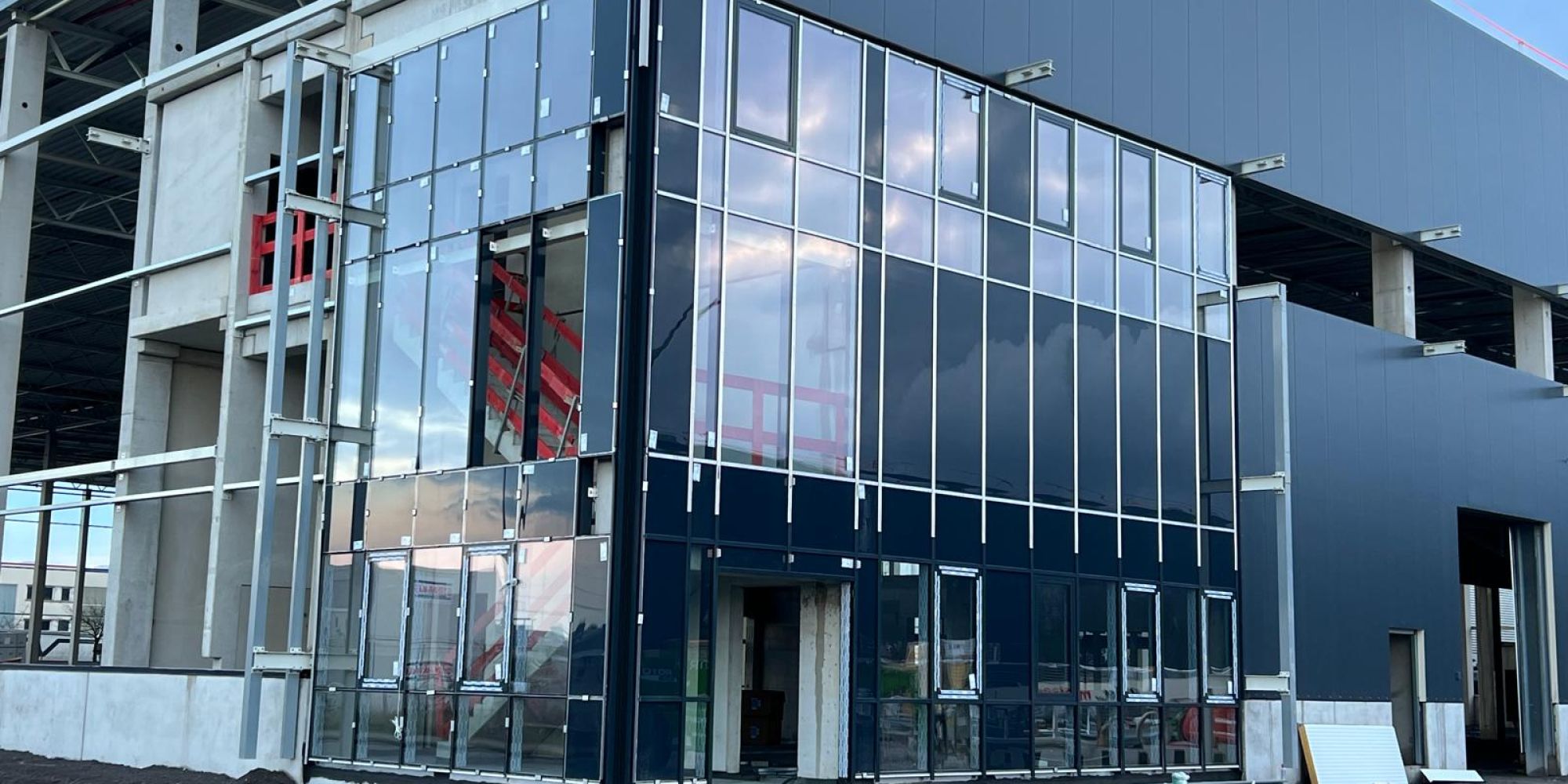 Bremen Logistics Center – Innovative Glass Solutions for Maximum Efficiency