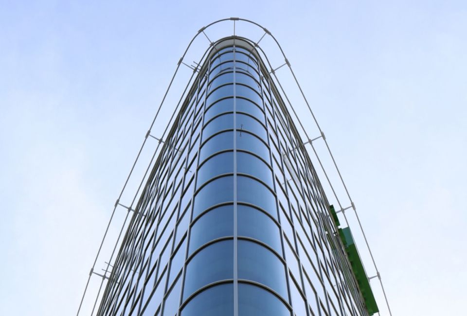 Mordenes Hochhaus mit Architekturverglasung