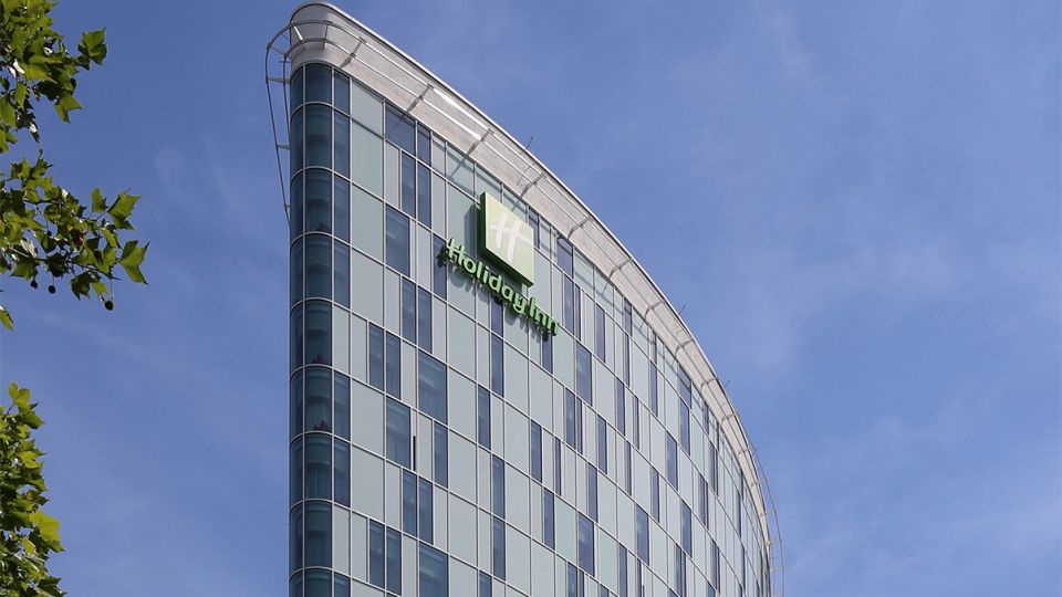 Holiday Inn Hotel with Hero-Glass windows